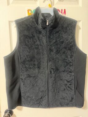 Cambridge Dry Goods Black Swirl-Textured Zip Fleece Vest